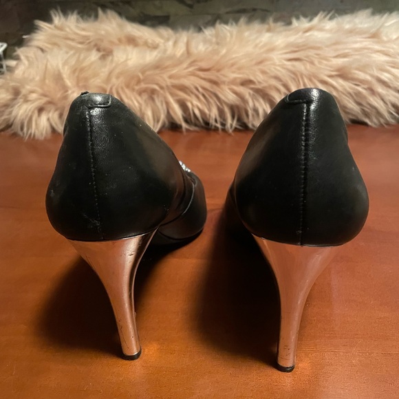 MICHAEL KORS Black leather metal studs cap-toe with 4” metal heel. - Picture 4 of 7